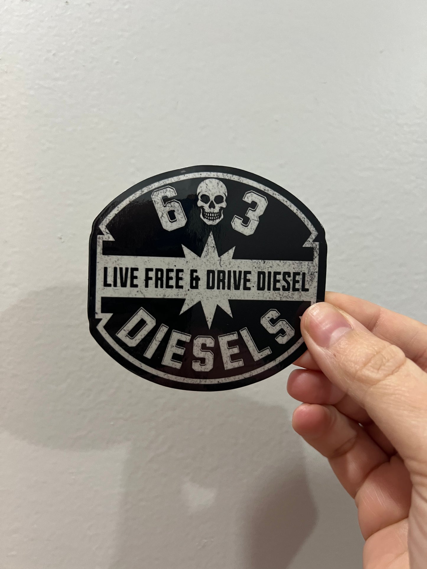 LIVE DREE & DRIVE SKULL STICKER